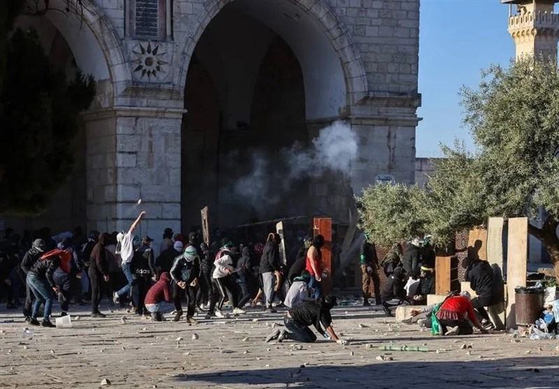 یورش وحشیانه نظامیان صهیونیست به مسجدالاقصی + ویدئو و عکس یورش وحشیانه نظامیان صهیونیست به مسجدالاقصی + ویدئو و عکس