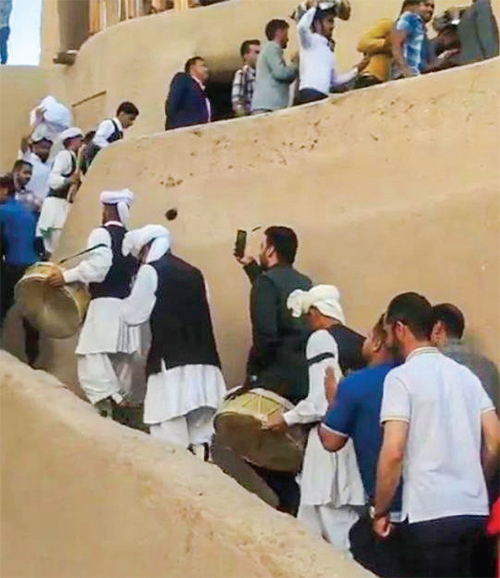 معرفی و احیای گردشگری به قیمت جان بنا! معرفی و احیای گردشگری به قیمت جان بنا!