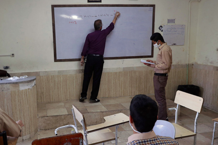 موضوع اضافه شدن یک ماه به سال تحصیلی دانش آموزان منتفی شد (۹ فروردین ۱۴۰۱)