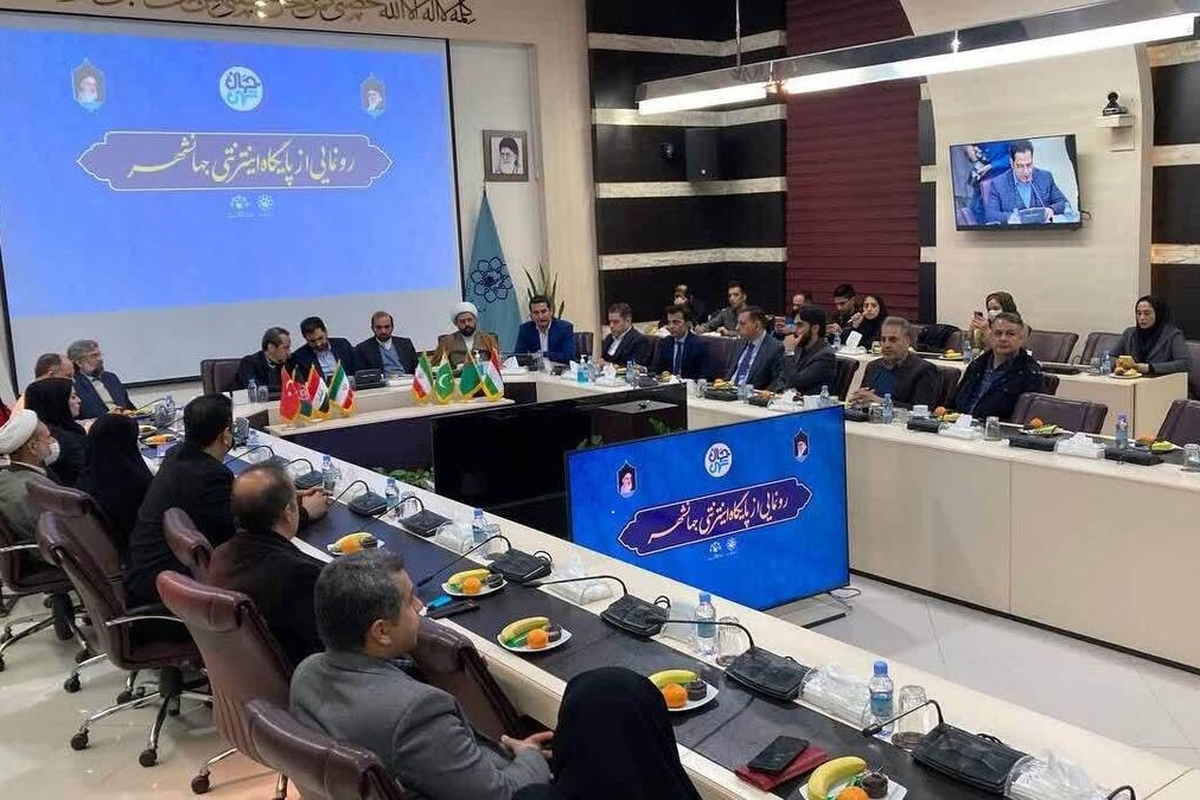 سرکنسول جمهوری اسلامی افغانستان در مشهد گفت: اگر مشهد و هرات را خواهرخوانده بدانیم، باز هم بین این ۲ فاصله ایجاد کردیم؛ مشهد و هرات خواهرهای دوقلو هستند.