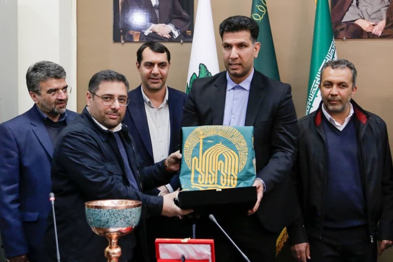 اهدای 4 جام هندبالیستهای ایران به موزه آستان قدس رضوی اهدای 4 جام هندبالیستهای ایران به موزه آستان قدس رضوی