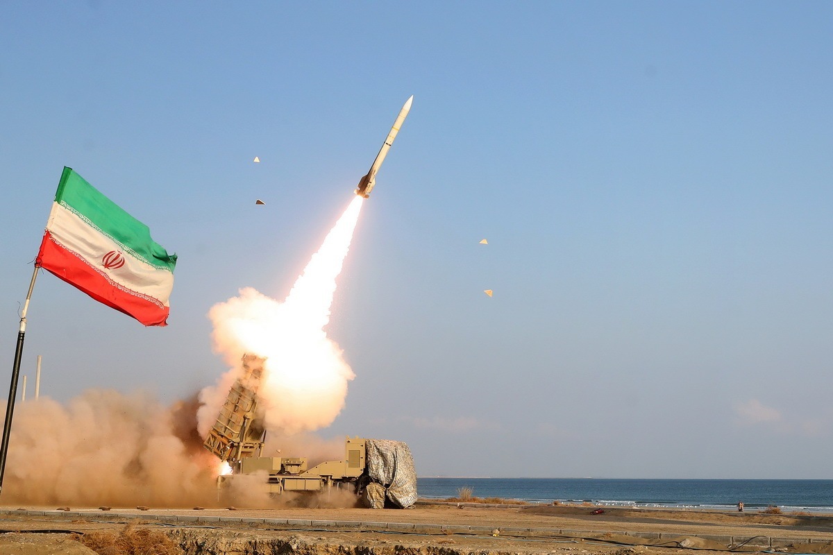 انهدام مواضع دشمن و آزادسازی مناطق اشغال شده از جمله عملیات‌های دومین روز رزمایش ذوالفقار ۱۴۰۱ ارتش بود که در ادامه تصاویری از این رزمایش را مشاهده می‌کنید.