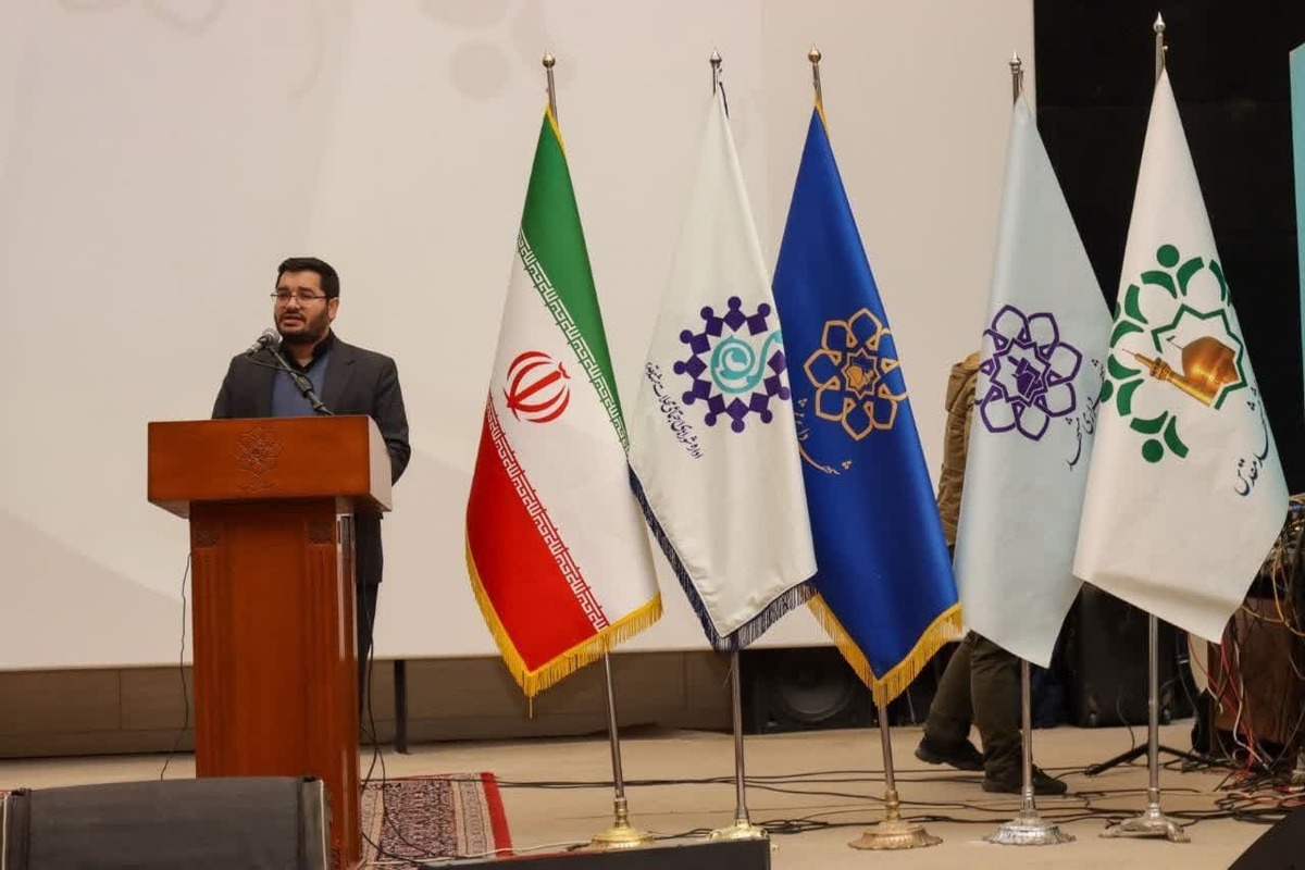 یازدهمین افتتاحیه دور جدید شوراهای اجتماعی محلات شنبه‌شب با حضور عبدالله ارجائی شهردار مشهد، حسن موحدیان رئیس شورای اسلامی شهر مشهد، جمعی از اعضای شورا، مدیران شهری و اعضای شوراهای اجتماعی محلات مشهد در محل تالار همایش‌های مجتمع فرهنگی آیه‌ها برگزار شد.