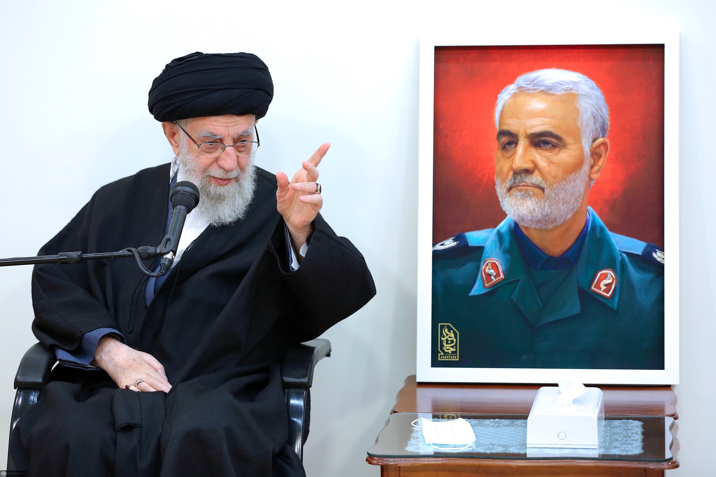 رهبر انقلاب: کار بزرگ شهید سلیمانی حفظ، رشد دادن، مجهز کردن و احیاء جبهه مقاومت بود| قدردانی از فعالیتهای سردار قاآنی+ عکس رهبر انقلاب: کار بزرگ شهید سلیمانی حفظ، رشد دادن، مجهز کردن و احیاء جبهه مقاومت بود| قدردانی از فعالیتهای سردار قاآنی+ عکس