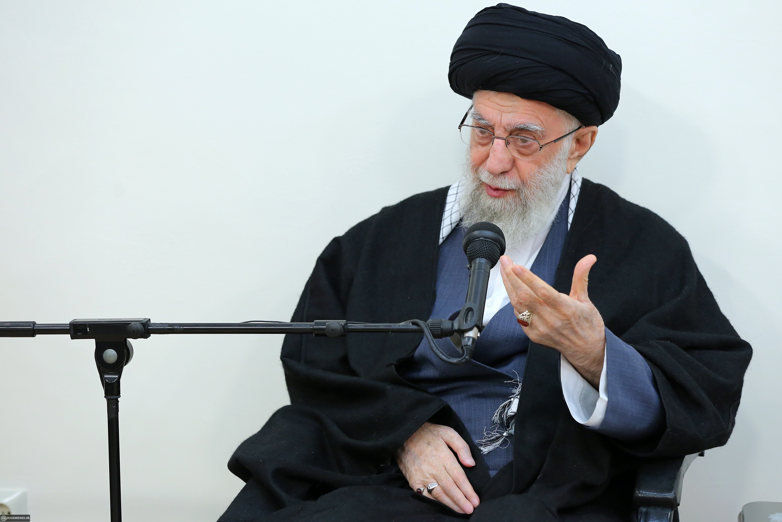 رهبر انقلاب: حرف نوی جمهوری اسلامی تشکیل حکومت با اثرگذاری توأمان مردم و اصول دینی است| مسئله پیشرفت علمی فراموش نشود