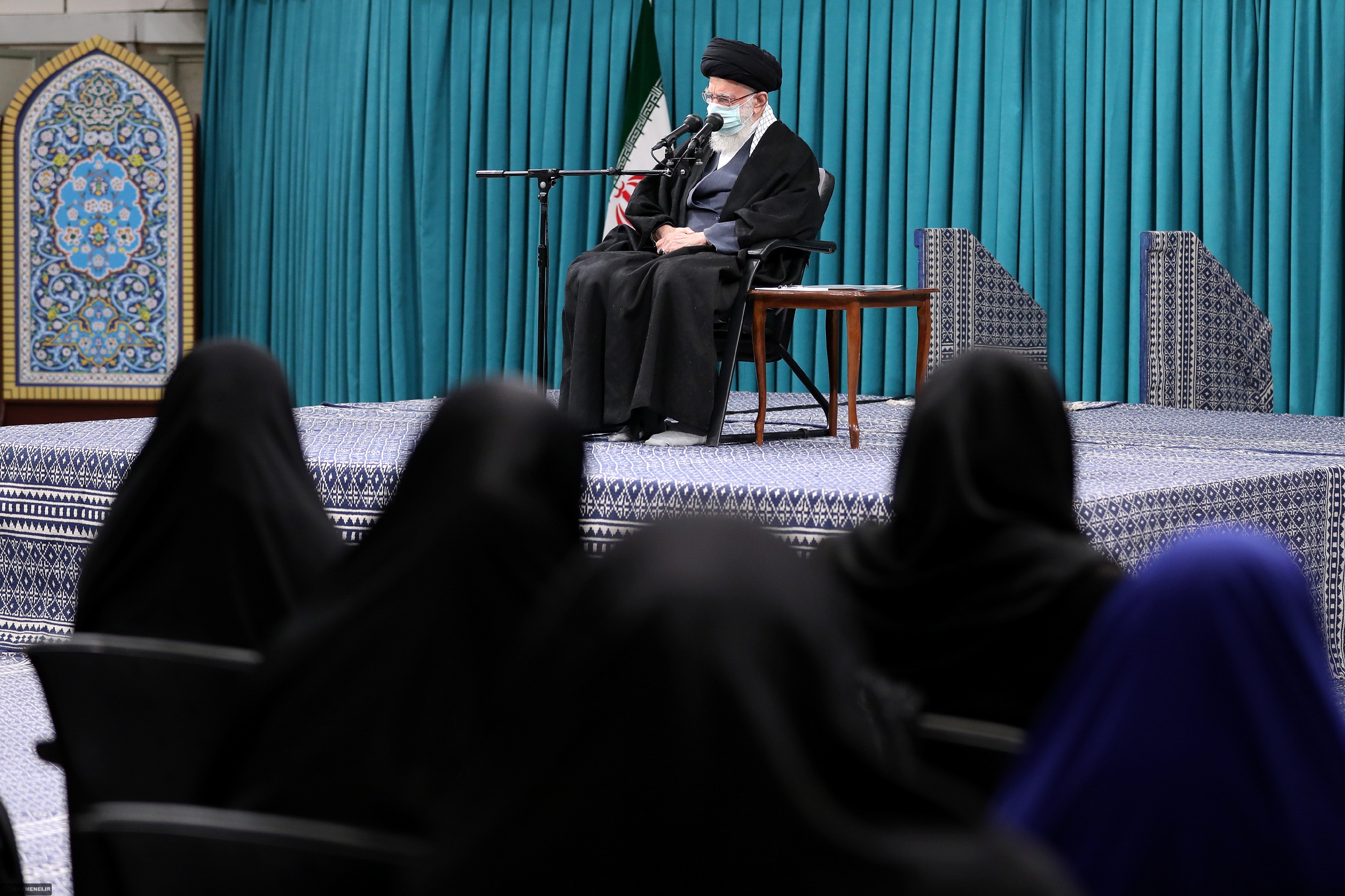 مواضع صریح رهبر انقلاب درباره مسئله حجاب| رهبر انقلاب: کسانی که حجاب ضعیف دارند را متهم به بیدینی نکنیم+ فیلم و عکس مواضع صریح رهبر انقلاب درباره مسئله حجاب| رهبر انقلاب: کسانی که حجاب ضعیف دارند را متهم به بیدینی نکنیم+ فیلم و عکس