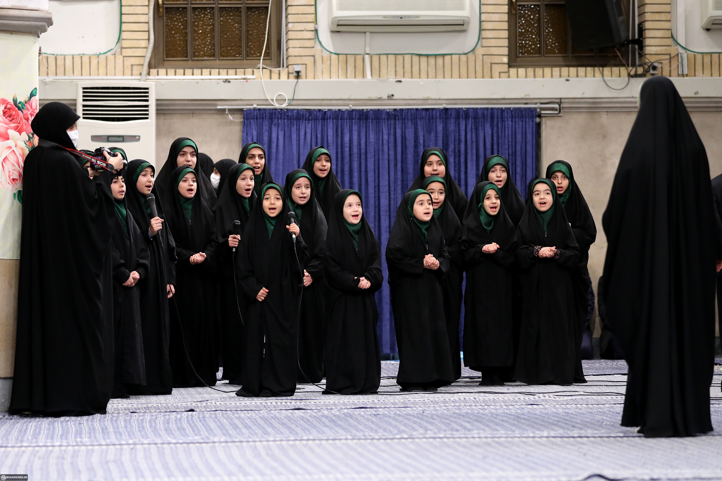 مواضع صریح رهبر انقلاب درباره مسئله حجاب| رهبر انقلاب: کسانی که حجاب ضعیف دارند را متهم به بیدینی نکنیم+ فیلم و عکس مواضع صریح رهبر انقلاب درباره مسئله حجاب| رهبر انقلاب: کسانی که حجاب ضعیف دارند را متهم به بیدینی نکنیم+ فیلم و عکس