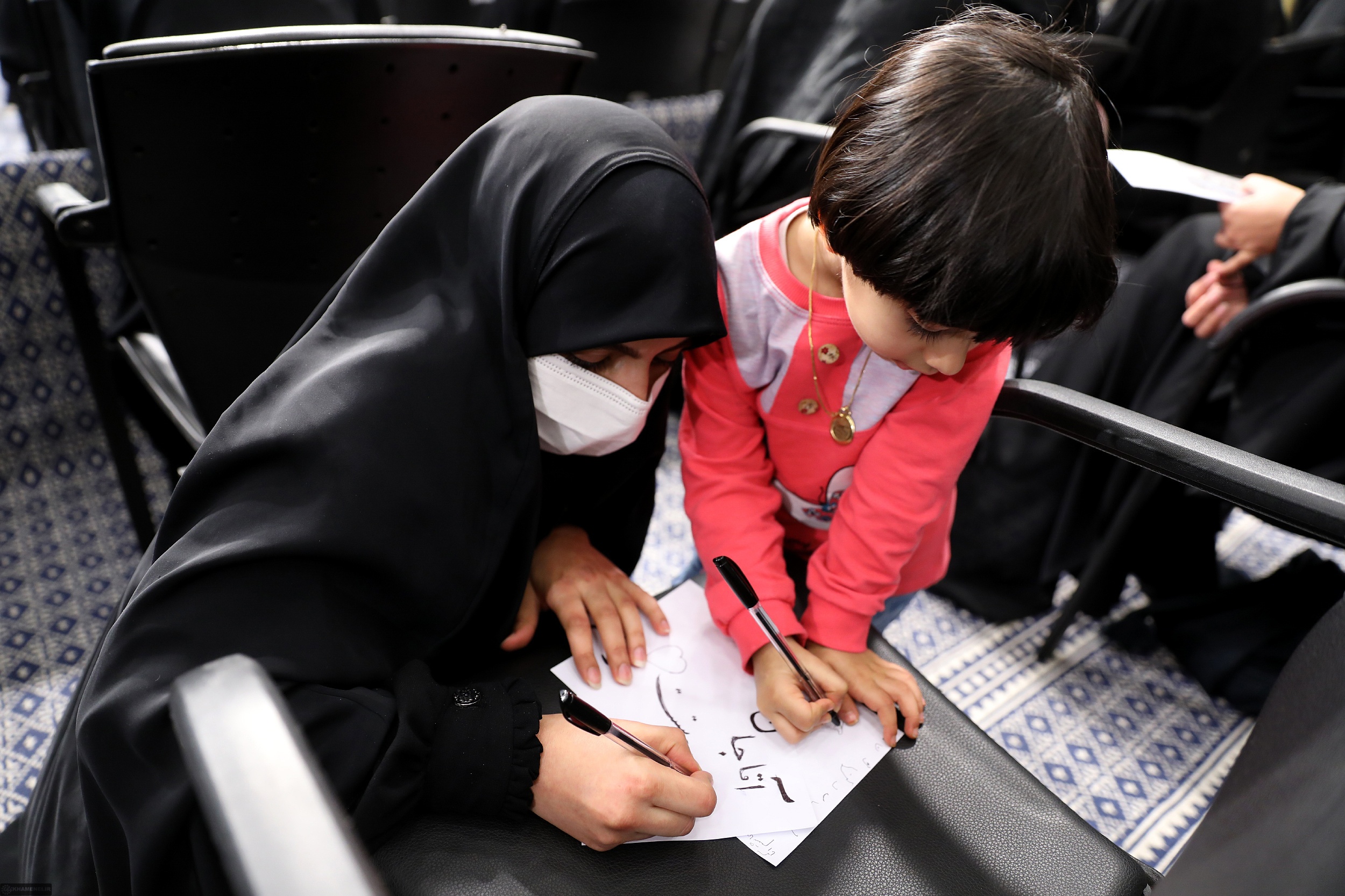 مواضع صریح رهبر انقلاب درباره مسئله حجاب| رهبر انقلاب: کسانی که حجاب ضعیف دارند را متهم به بیدینی نکنیم+ فیلم و عکس مواضع صریح رهبر انقلاب درباره مسئله حجاب| رهبر انقلاب: کسانی که حجاب ضعیف دارند را متهم به بیدینی نکنیم+ فیلم و عکس