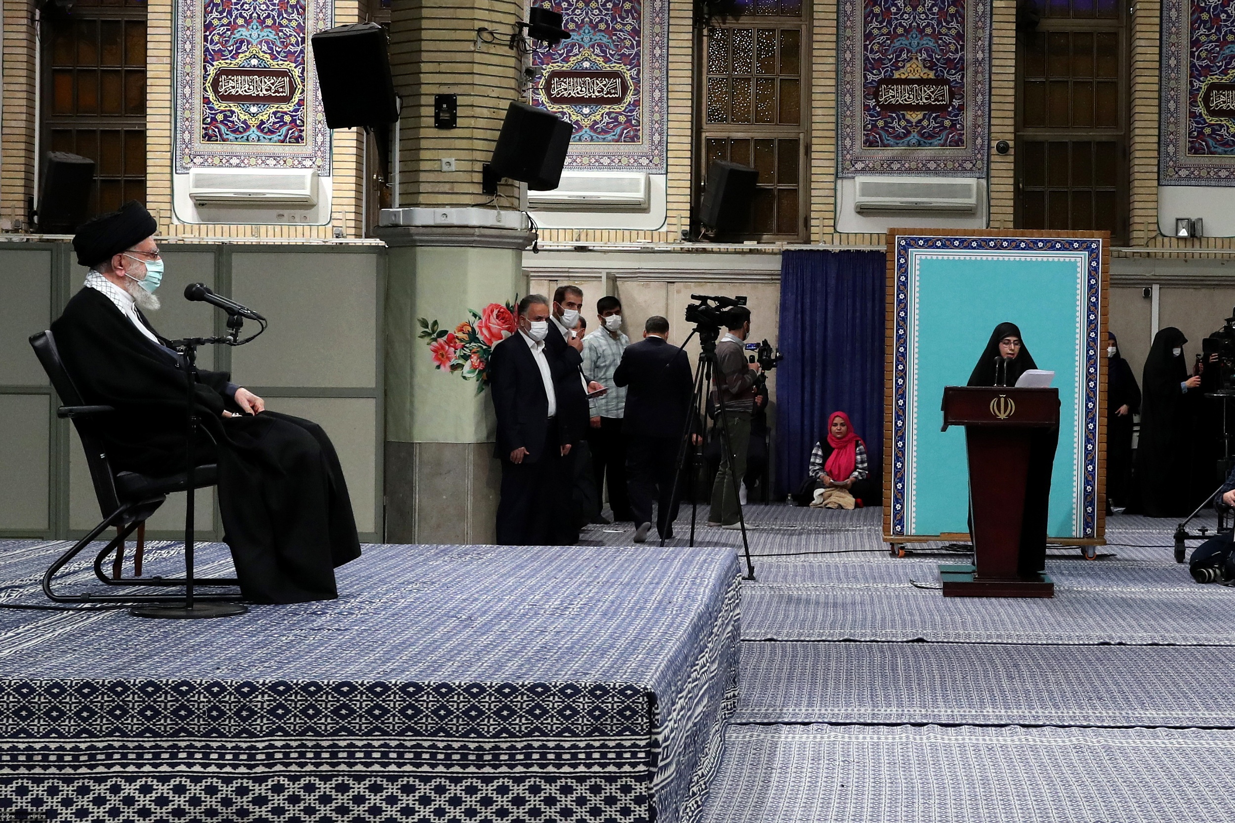 مواضع صریح رهبر انقلاب درباره مسئله حجاب| رهبر انقلاب: کسانی که حجاب ضعیف دارند را متهم به بیدینی نکنیم+ فیلم و عکس مواضع صریح رهبر انقلاب درباره مسئله حجاب| رهبر انقلاب: کسانی که حجاب ضعیف دارند را متهم به بیدینی نکنیم+ فیلم و عکس