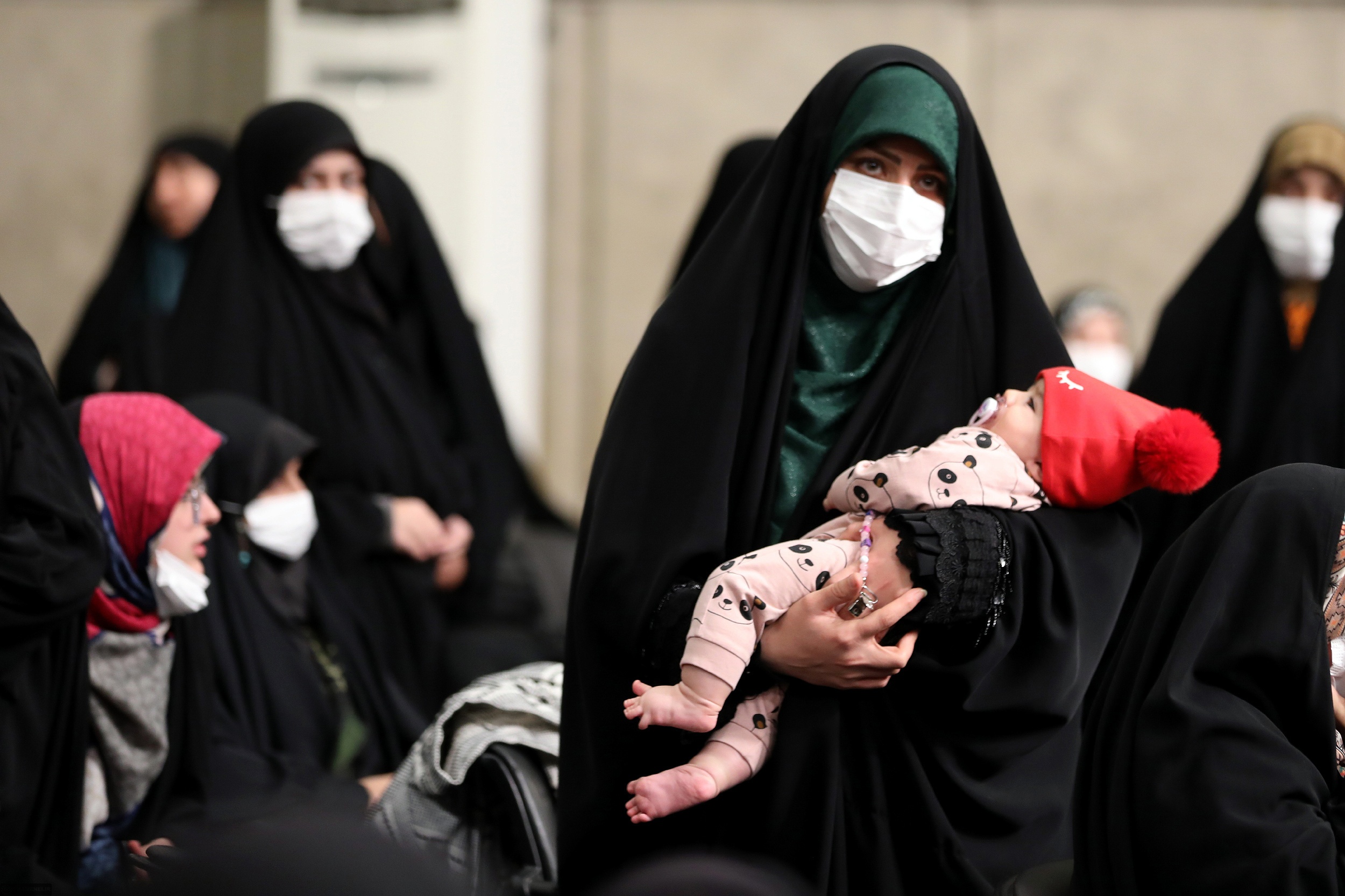 مواضع صریح رهبر انقلاب درباره مسئله حجاب| رهبر انقلاب: کسانی که حجاب ضعیف دارند را متهم به بیدینی نکنیم+ فیلم و عکس مواضع صریح رهبر انقلاب درباره مسئله حجاب| رهبر انقلاب: کسانی که حجاب ضعیف دارند را متهم به بیدینی نکنیم+ فیلم و عکس