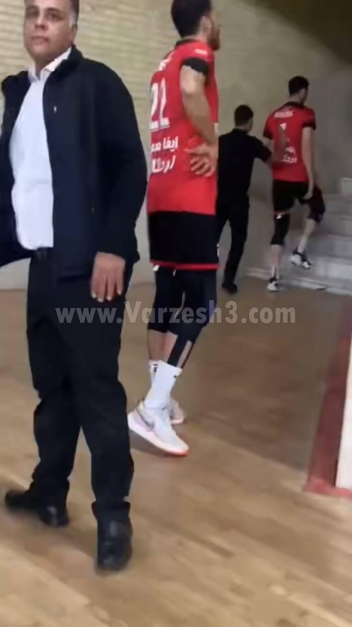 جنجال عجیب لیگ برتر والیبال در یزد + فیلم و تصاویر جنجال عجیب لیگ برتر والیبال در یزد + فیلم و تصاویر