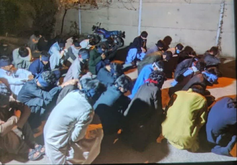 ۱۰۰ نفر از اراذل اوباش و سارقان مسلح سیستان و بلوچستان در دام وزارت اطلاعات، سپاه و فراجا + تصاویر