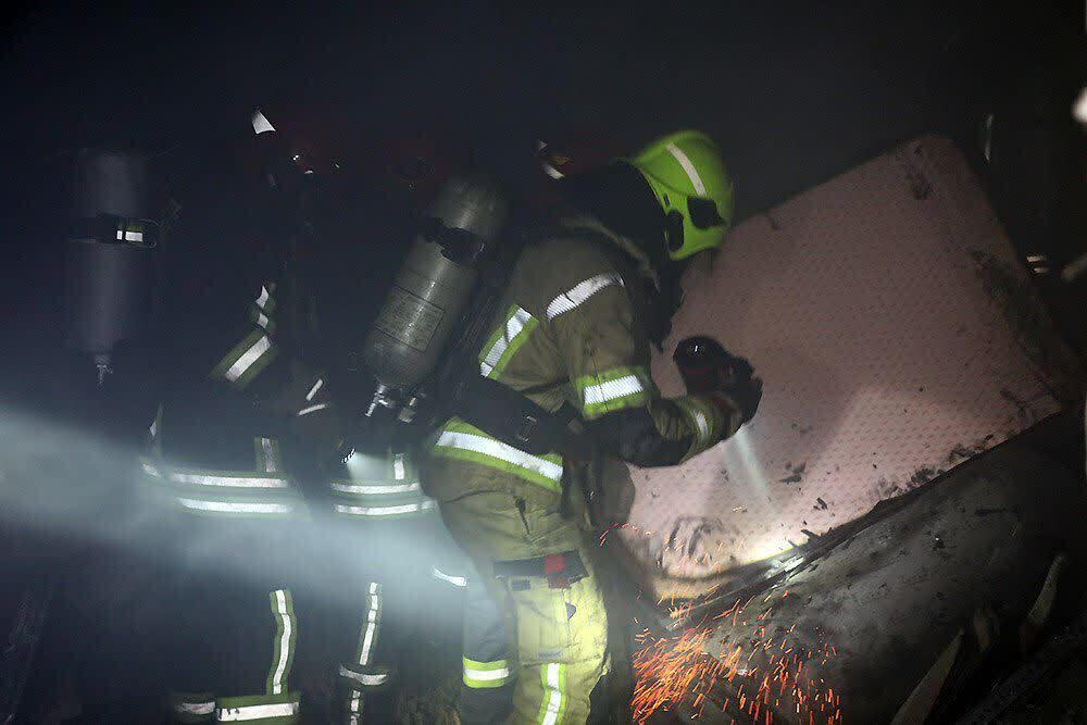 آتش سوزی در یک واحد کارگاه کفاشی در مشهد + عکس آتش سوزی در یک واحد کارگاه کفاشی در مشهد + عکس