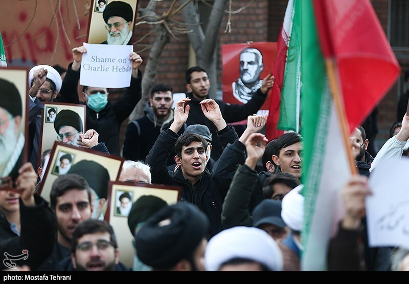 تجمع در مقابل سفارت فرانسه در اعتراض به اهانت شارلی ابدو + تصاویر