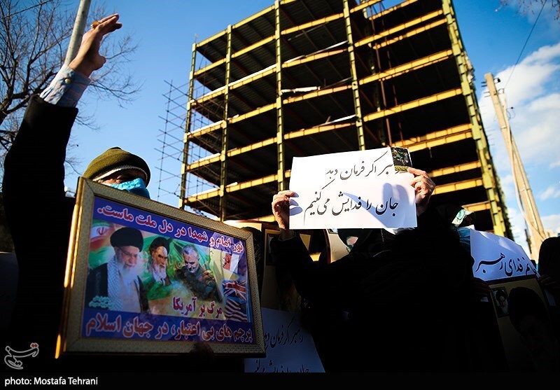 تجمع در مقابل سفارت فرانسه در اعتراض به اهانت شارلی ابدو + تصاویر