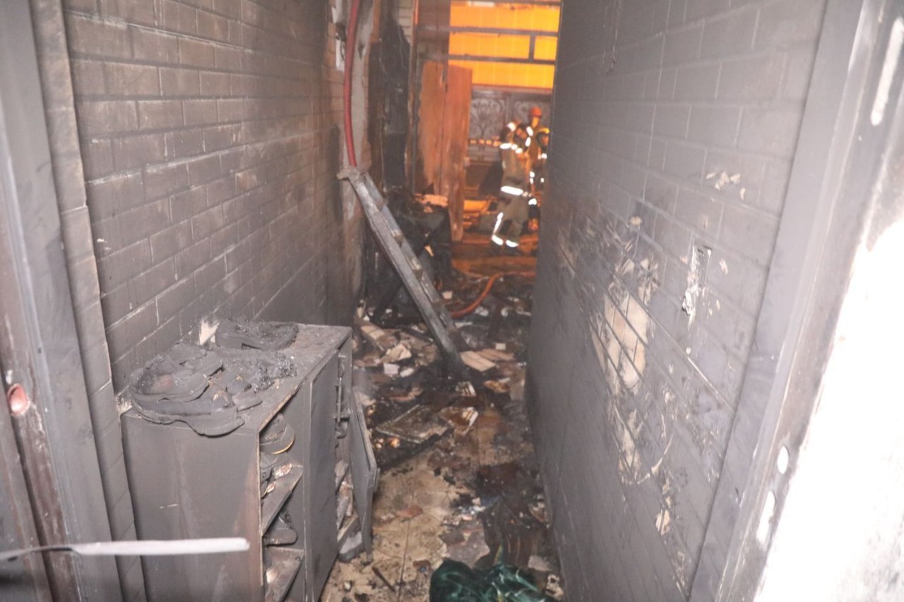 نجات اعضای یک خانواده ۴نفره مشهدی از میان دود و آتش + فیلم و تصاویر