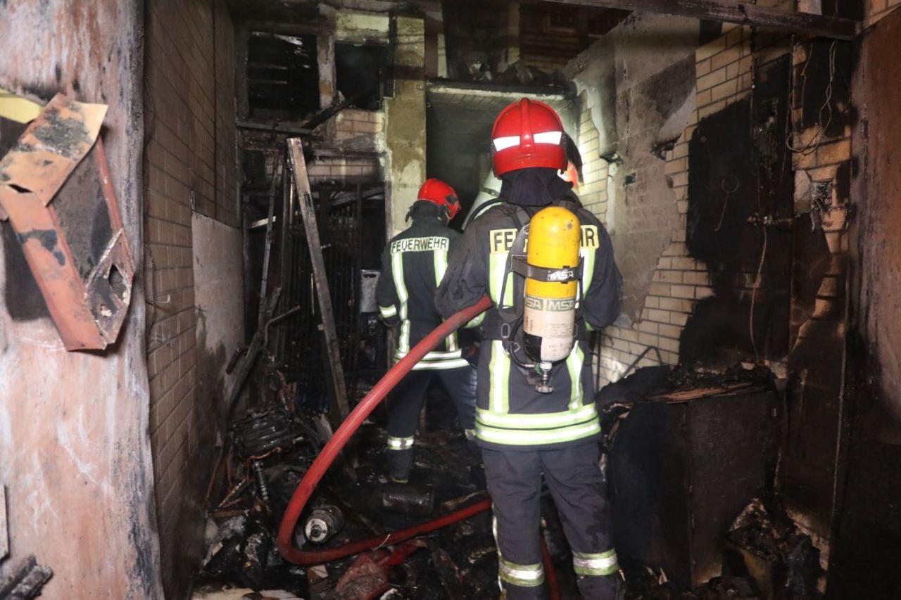 نجات اعضای یک خانواده ۴نفره مشهدی از میان دود و آتش + فیلم و تصاویر