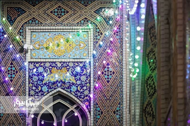 روایتی از جشن نور و سرور در شب میلاد حضرت زهرا (س) در حرم مطهر رضوی روایتی از جشن نور و سرور در شب میلاد حضرت زهرا (س) در حرم مطهر رضوی