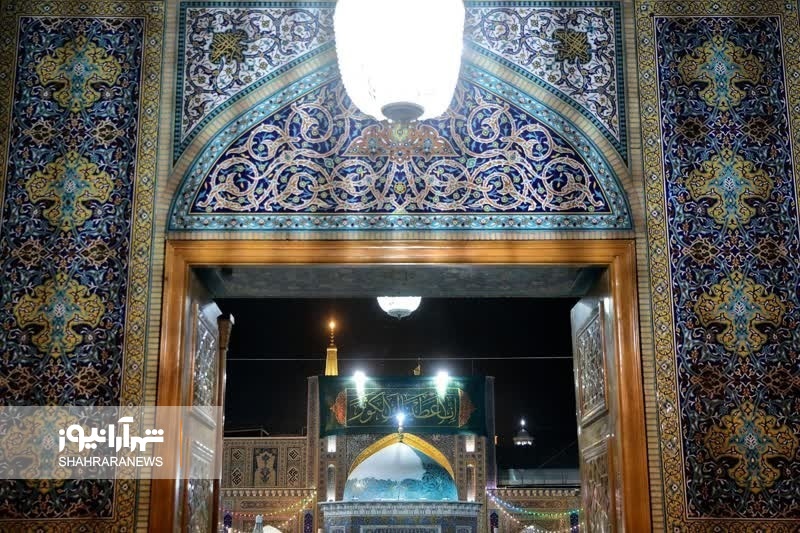 روایتی از جشن نور و سرور در شب میلاد حضرت زهرا (س) در حرم مطهر رضوی روایتی از جشن نور و سرور در شب میلاد حضرت زهرا (س) در حرم مطهر رضوی