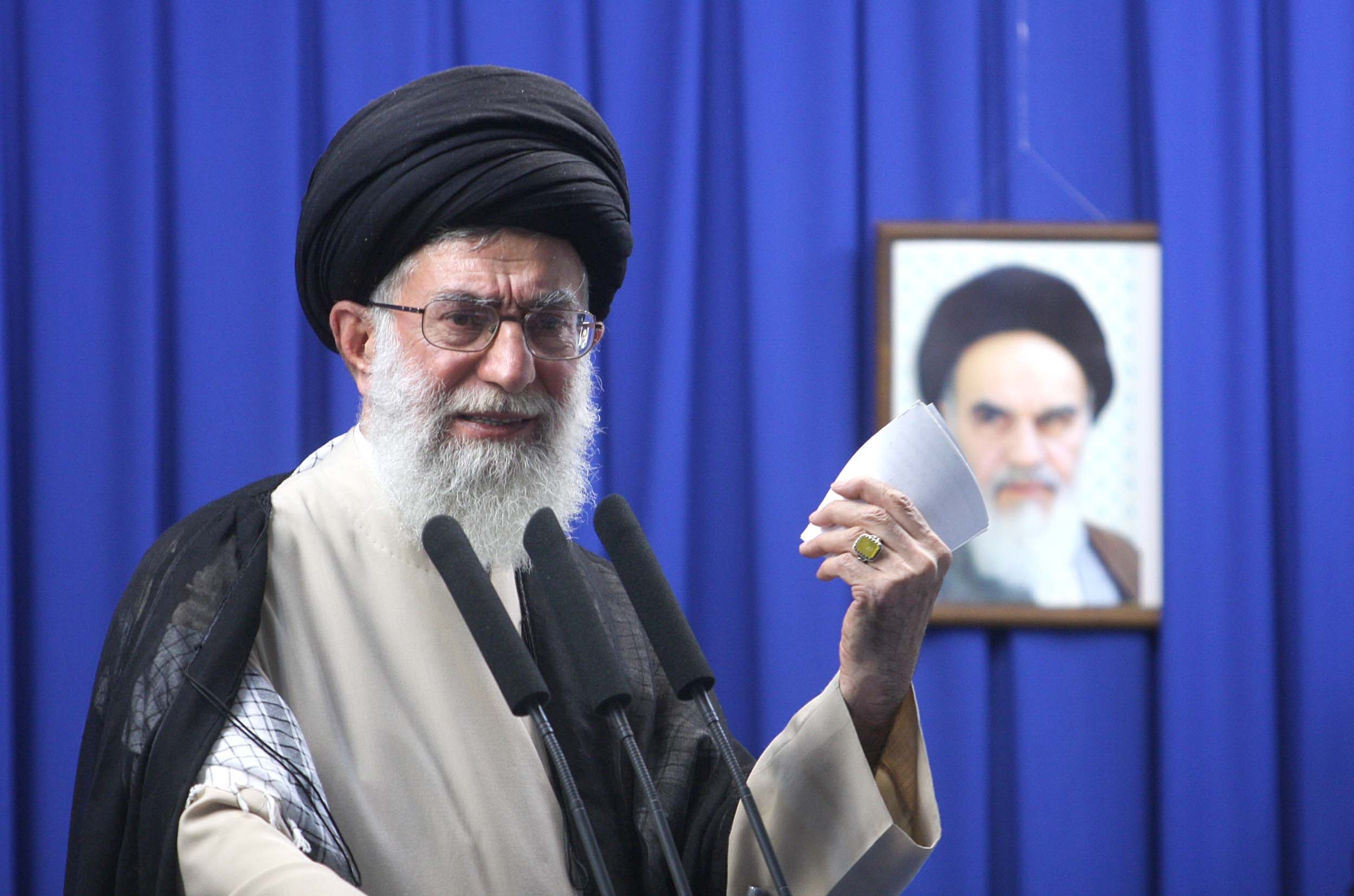 یادگاری از امام| روایتی از سالروز انتصاب آیتالله خامنهای به امامت جمعه تهران+ ۱۰ خطبه تاریخی رهبر انقلاب یادگاری از امام| روایتی از سالروز انتصاب آیتالله خامنهای به امامت جمعه تهران+ ۱۰ خطبه تاریخی رهبر انقلاب