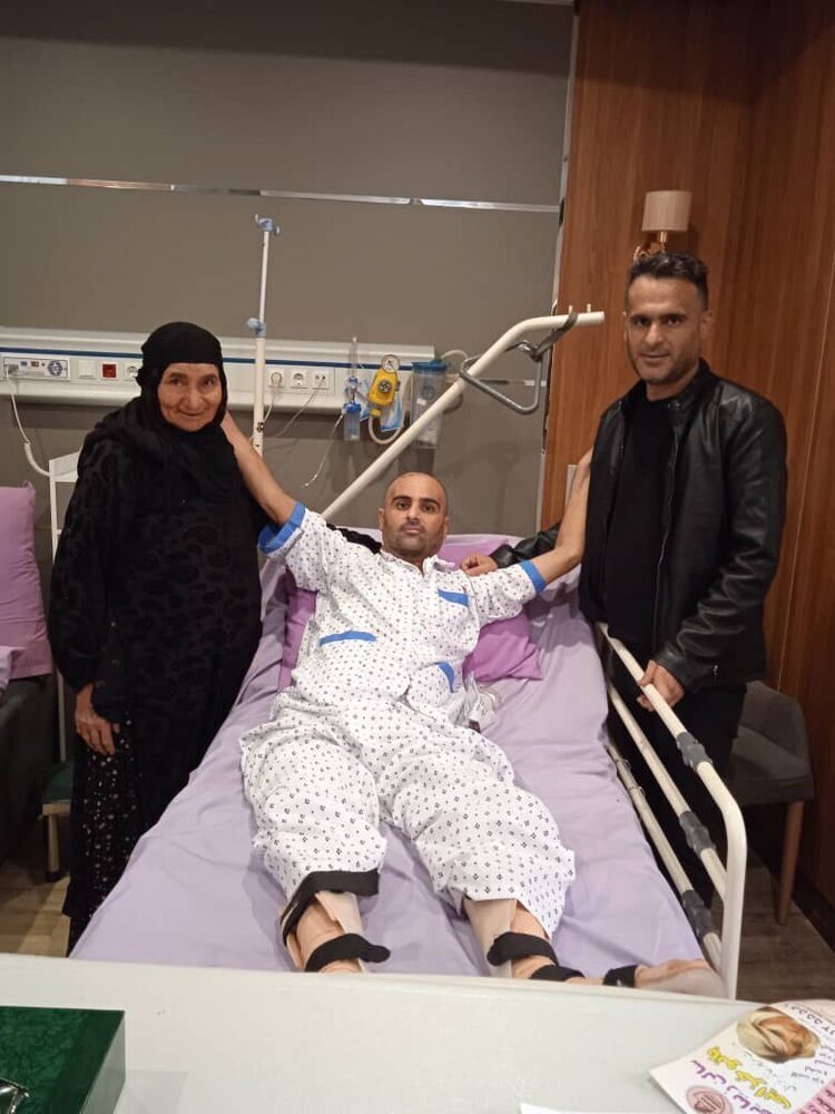 پدر کیان پیرفلک از بیمارستان مرخص شد+ عکس