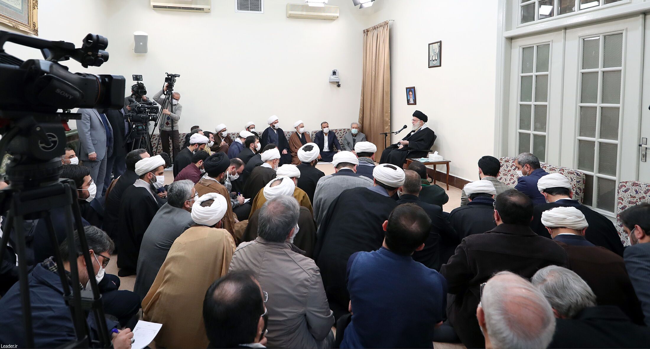 دیدار جمعی از مسئولان سازمان تبلیغات اسلامی با رهبر انقلاب دیدار جمعی از مسئولان سازمان تبلیغات اسلامی با رهبر انقلاب