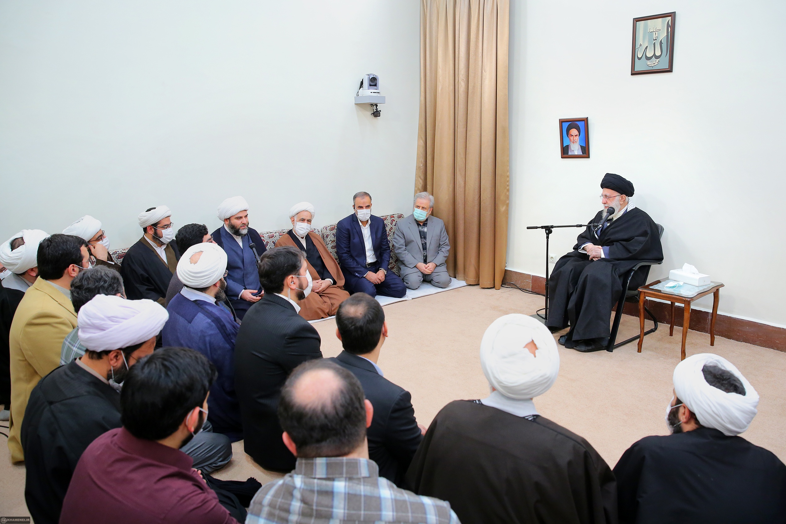 دیدار جمعی از مسئولان سازمان تبلیغات اسلامی با رهبر انقلاب دیدار جمعی از مسئولان سازمان تبلیغات اسلامی با رهبر انقلاب