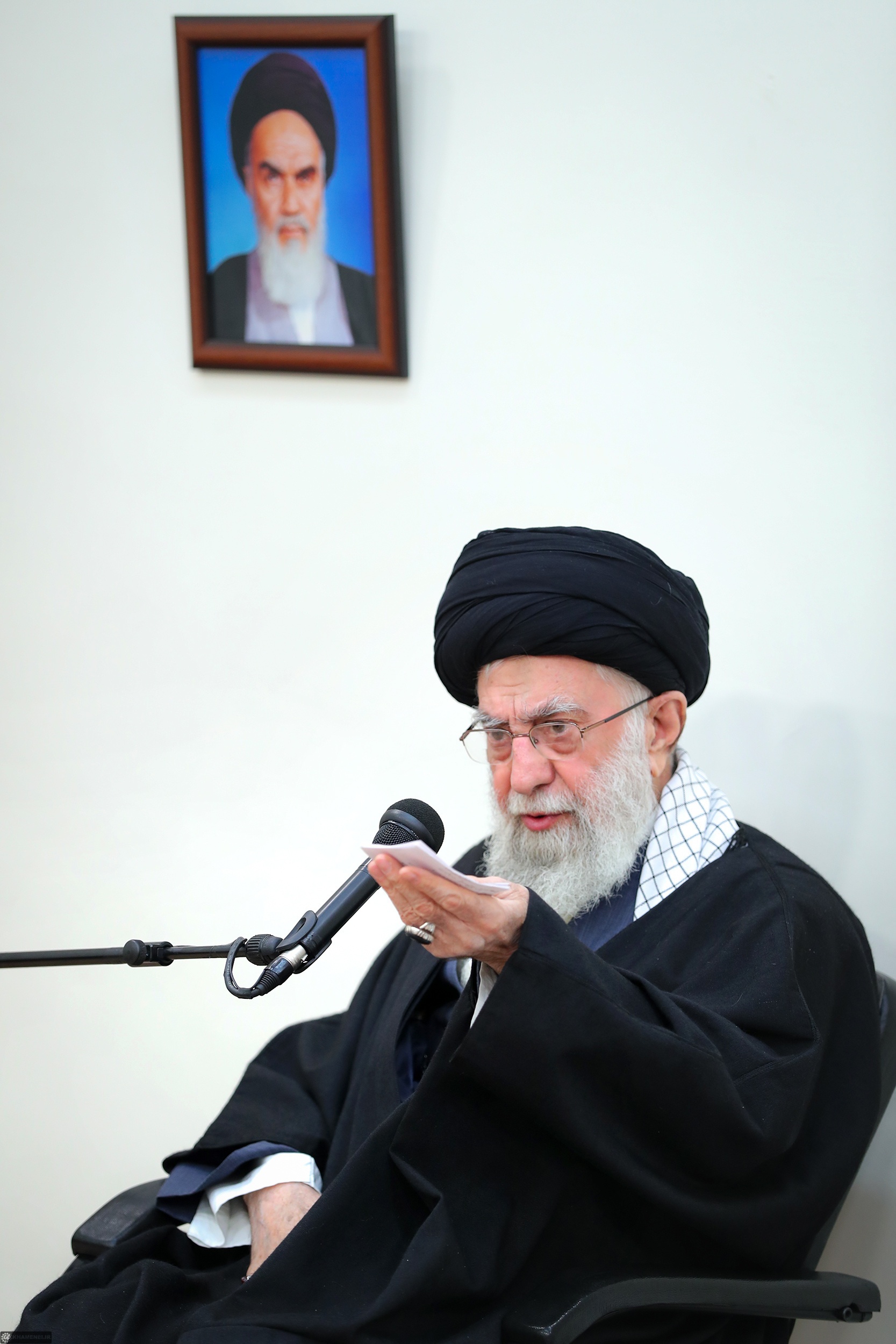 دیدار جمعی از مسئولان سازمان تبلیغات اسلامی با رهبر انقلاب دیدار جمعی از مسئولان سازمان تبلیغات اسلامی با رهبر انقلاب