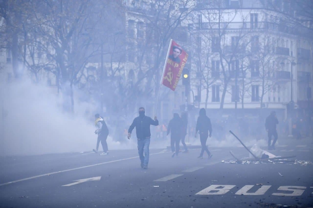 آخرین جزئیات از ناآرامی‌های پاریس (۳ دی ۱۴۰۱) + تصاویر