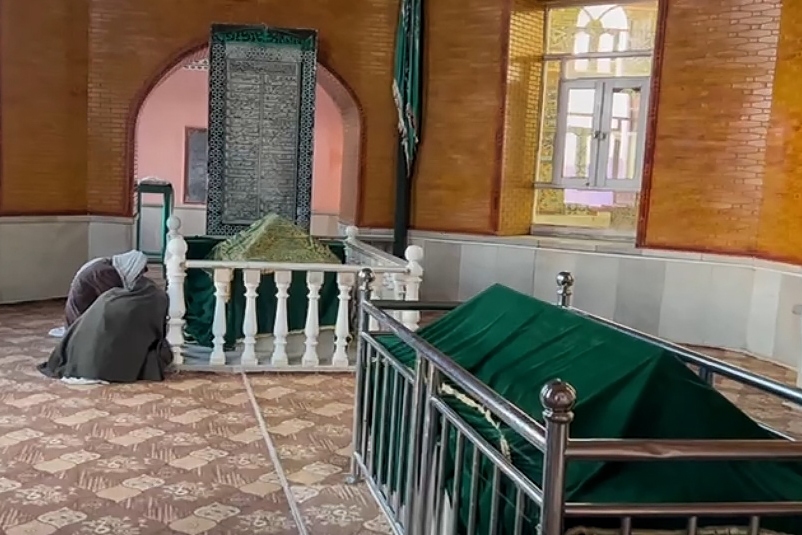 نگاهی به زندگی و آرامگاه سنایی غزنوی در شهر غزنی + فیلم نگاهی به زندگی و آرامگاه سنایی غزنوی در شهر غزنی + فیلم