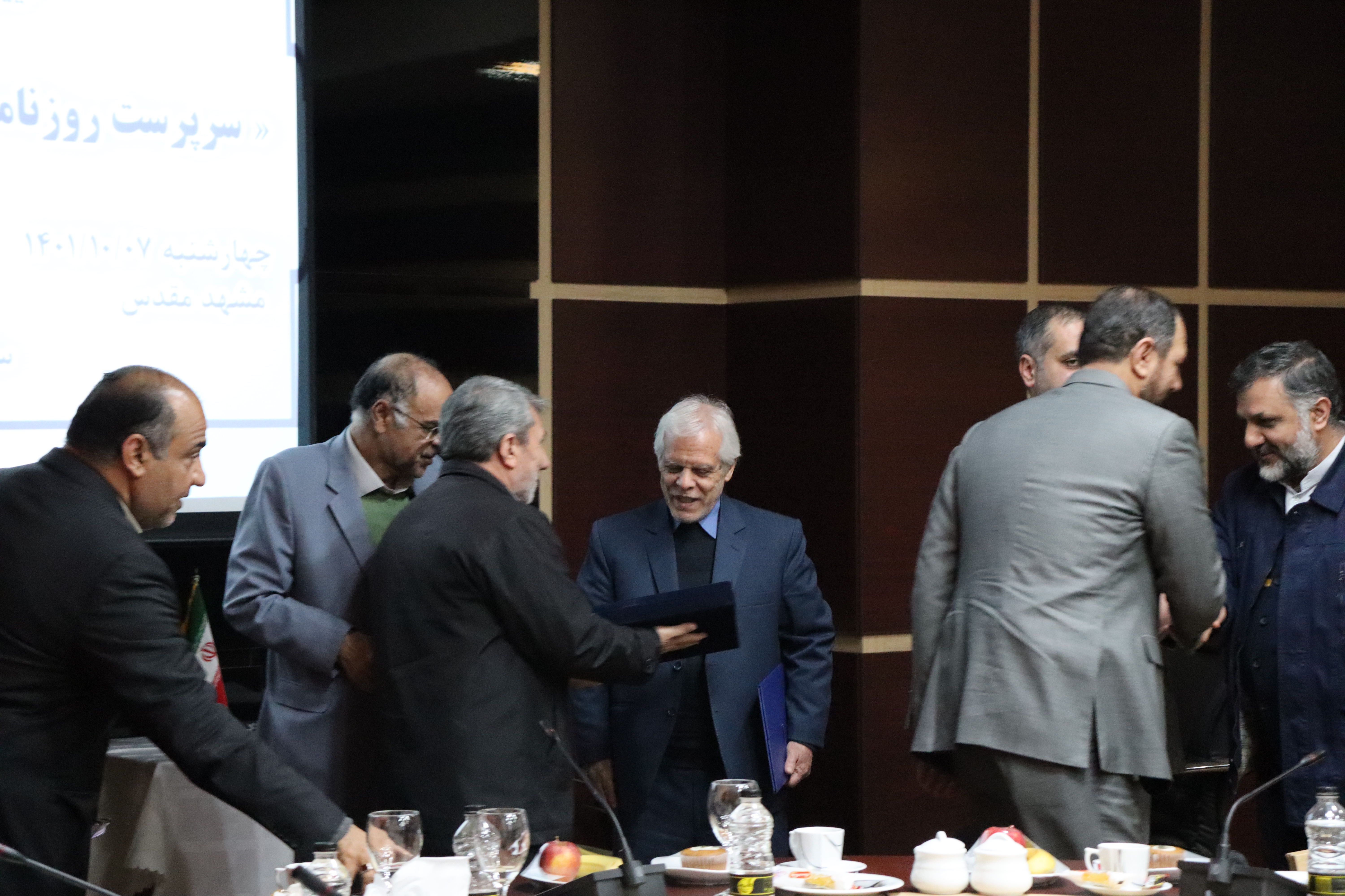 مراسم تودیع و معارفه سرپرست روزنامه اطلاعات در خراسان رضوی برگزار شد مراسم تودیع و معارفه سرپرست روزنامه اطلاعات در خراسان رضوی برگزار شد