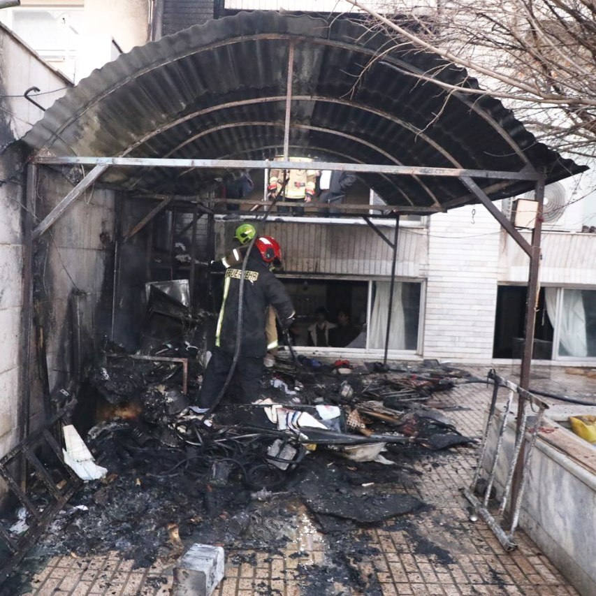 نجات ۴ نفر با تلاش آتش نشانان مشهدی در پی حریق ساختمان مسکونی + تصاویر