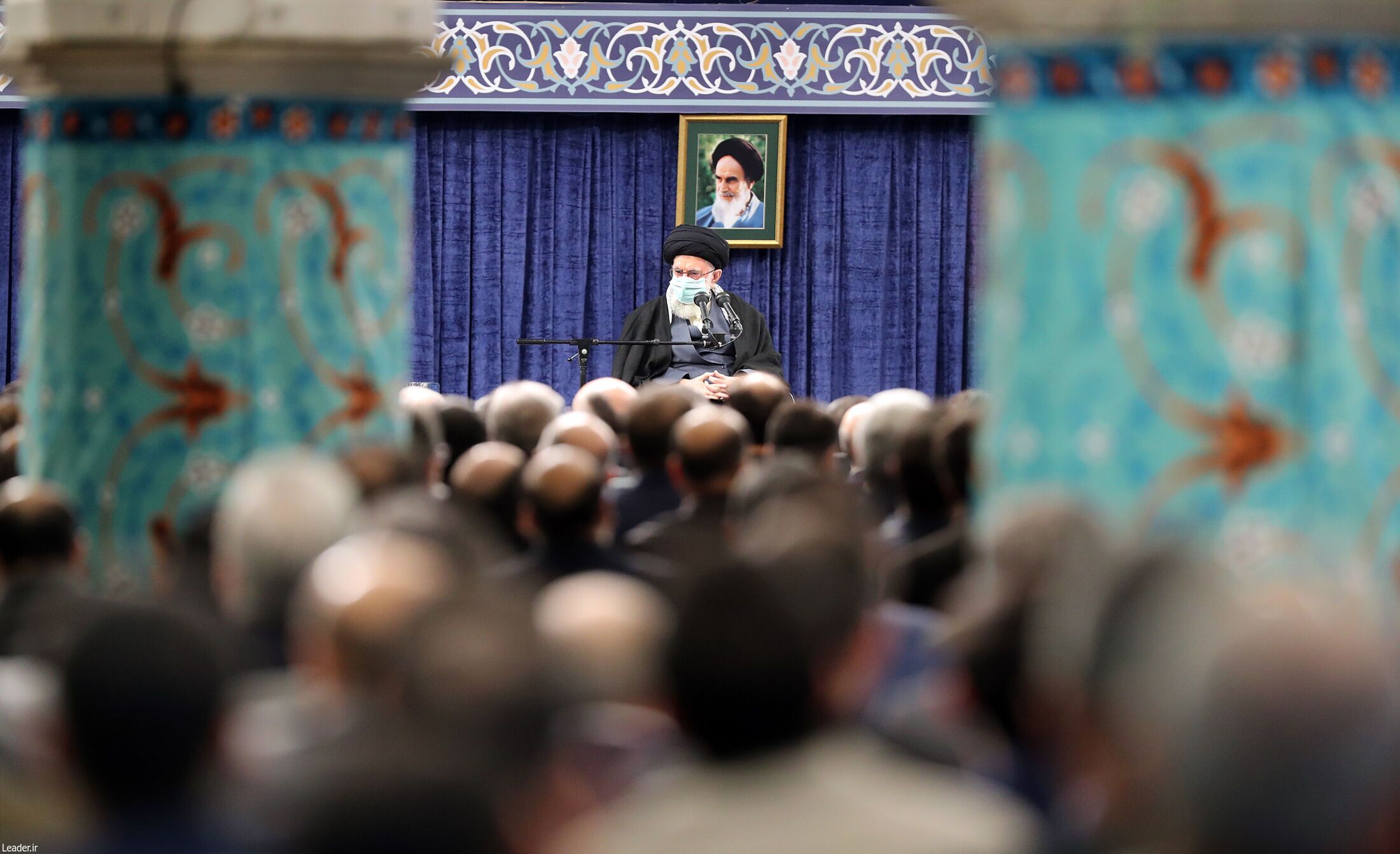 جمعی از کارآفرینان و تولیدکنندگان با رهبر انقلاب دیدار کردند جمعی از کارآفرینان و تولیدکنندگان با رهبر انقلاب دیدار کردند