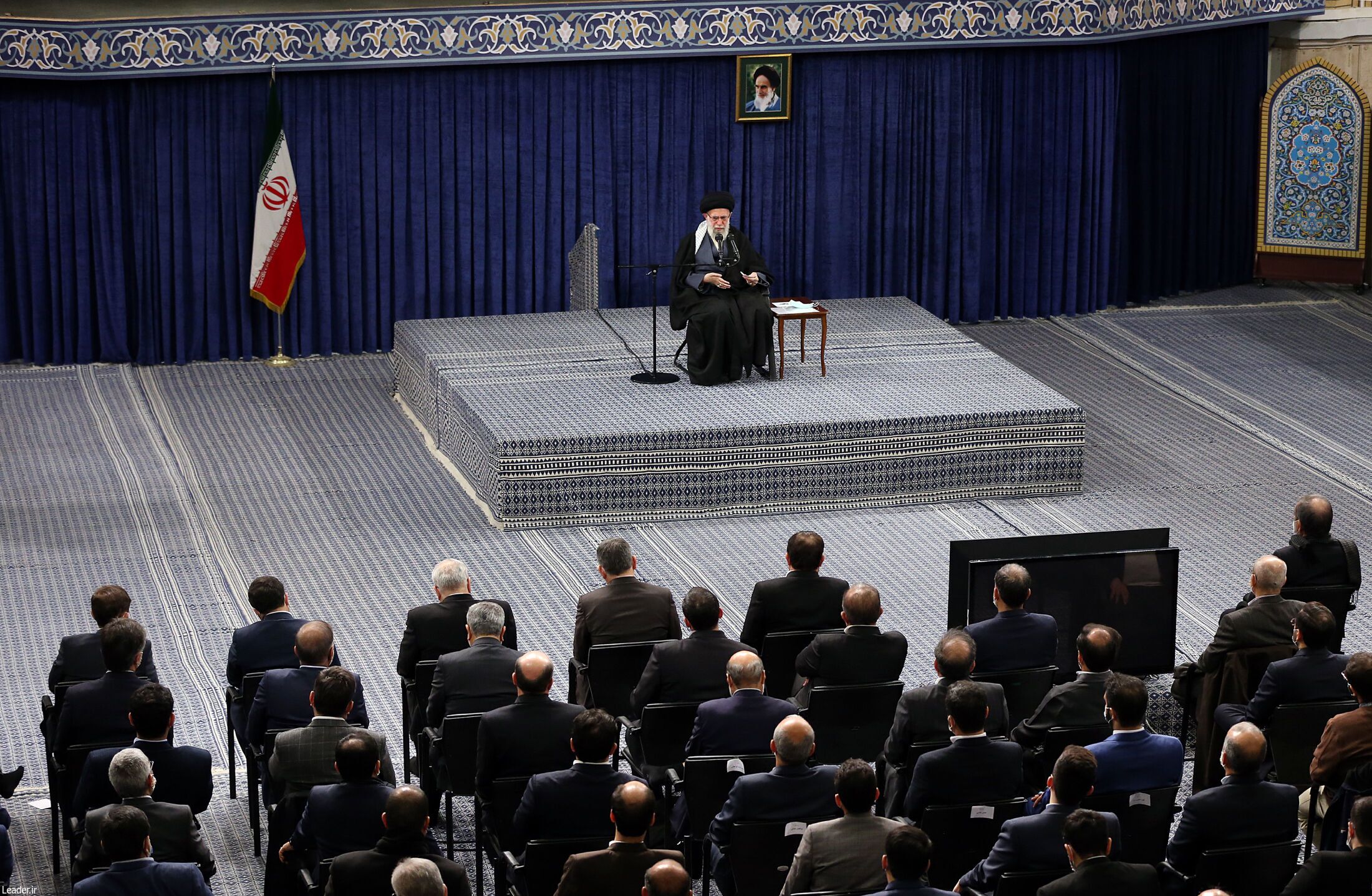 رهبر انقلاب: رفع فقر و مشکل معیشتی بدون رشد اقتصادی علاجپذیر نیست| یک دهه عقبماندگی داریم+ فیلم و عکس رهبر انقلاب: رفع فقر و مشکل معیشتی بدون رشد اقتصادی علاجپذیر نیست| یک دهه عقبماندگی داریم+ فیلم و عکس