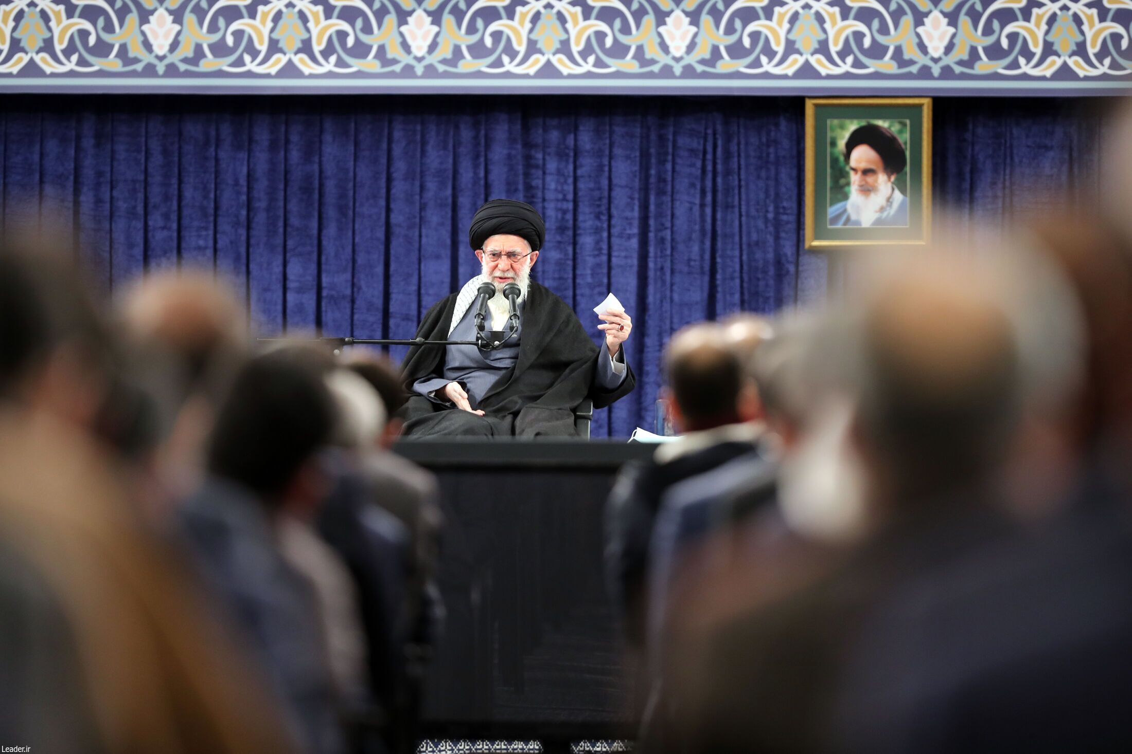 رهبر انقلاب: رفع فقر و مشکل معیشتی بدون رشد اقتصادی علاجپذیر نیست| یک دهه عقبماندگی داریم+ فیلم و عکس رهبر انقلاب: رفع فقر و مشکل معیشتی بدون رشد اقتصادی علاجپذیر نیست| یک دهه عقبماندگی داریم+ فیلم و عکس