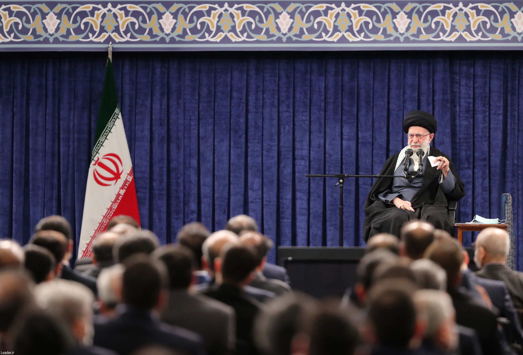 رهبر انقلاب: رفع فقر و مشکل معیشتی بدون رشد اقتصادی علاجپذیر نیست| یک دهه عقبماندگی داریم+ فیلم و عکس رهبر انقلاب: رفع فقر و مشکل معیشتی بدون رشد اقتصادی علاجپذیر نیست| یک دهه عقبماندگی داریم+ فیلم و عکس