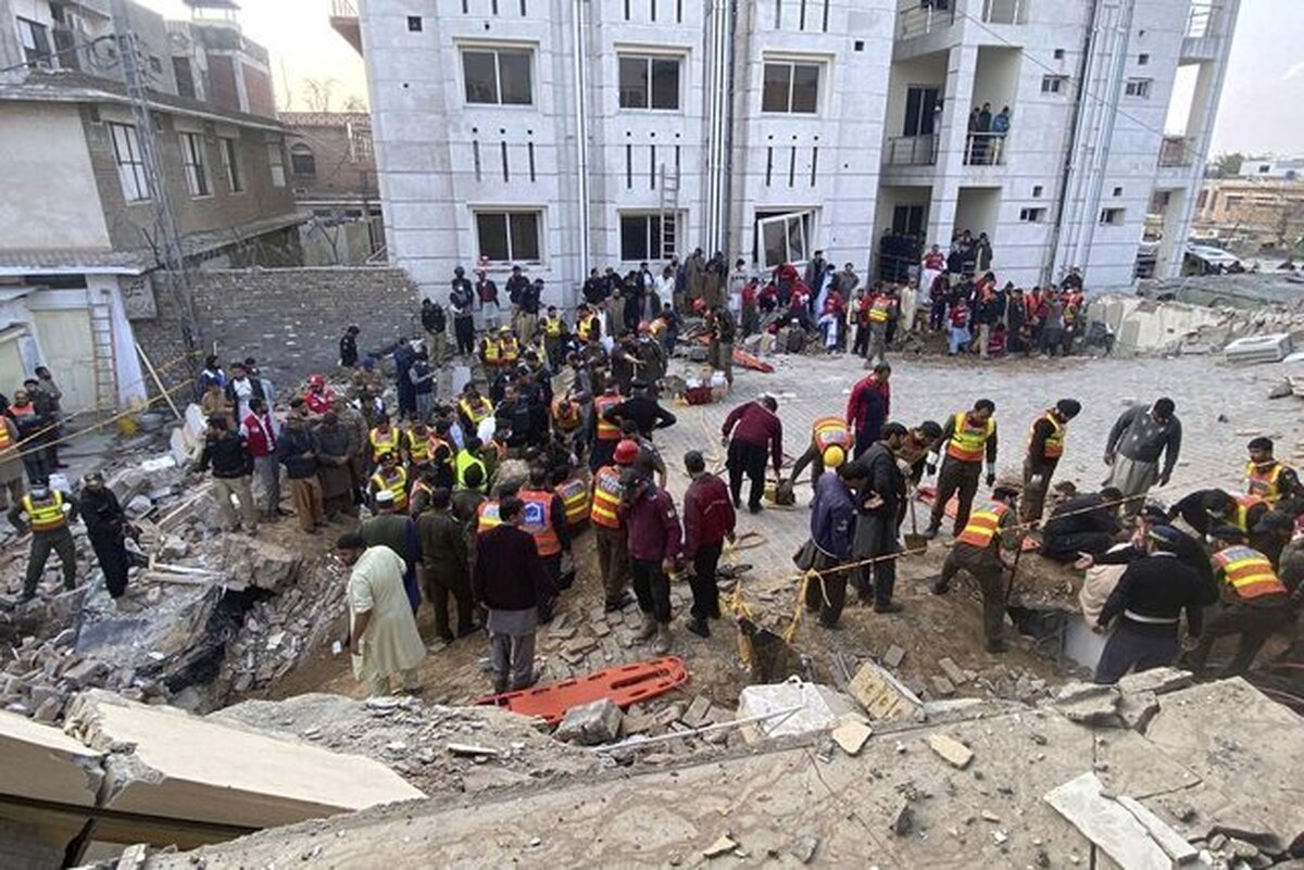 سخنگوی بیمارستانی در پاکستان امروز (سه‌شنبه) از افزایش تلفات انفجار مسجد پیشاور به ۸۳ تن خبر داد.
