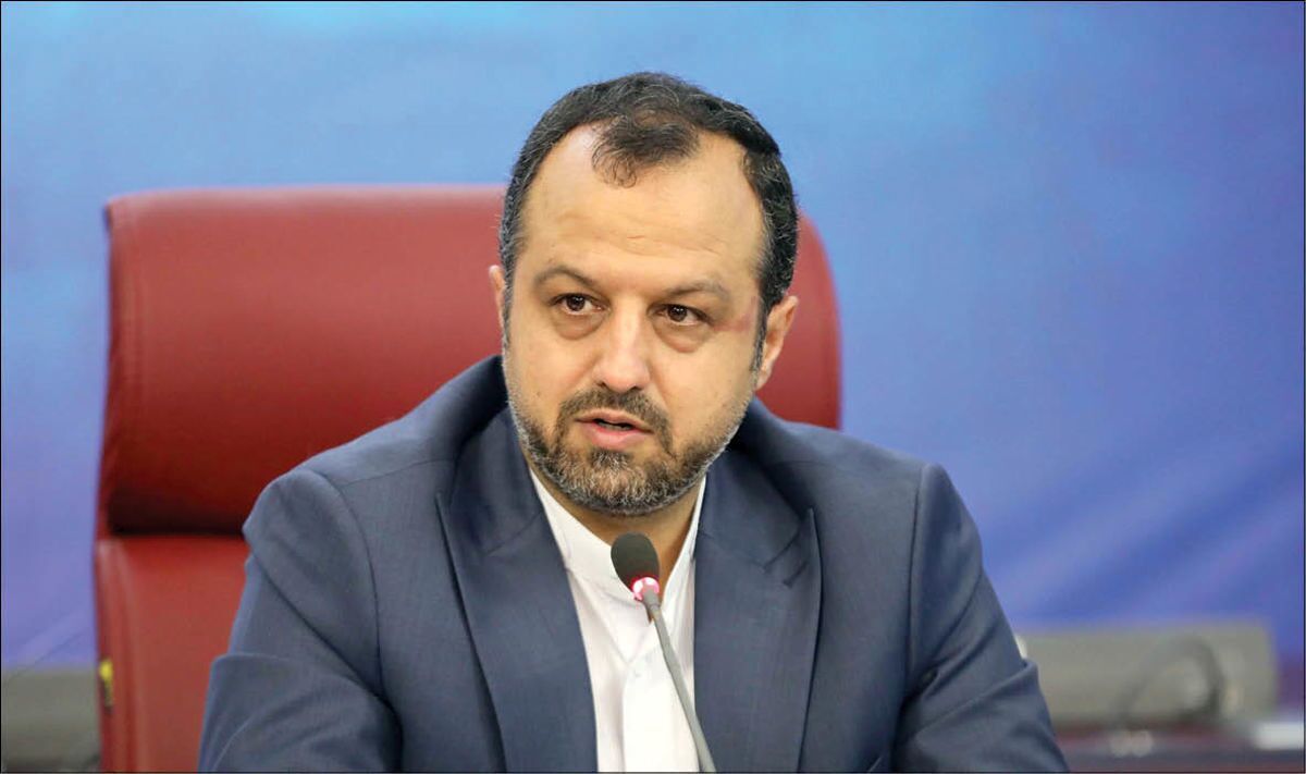 وزیر اقتصاد گفت: شورای پول و اعتبار به بانک‌ها اجازه داده تا بدون برگزاری مزایده، املاک مسکونی تملک شده در اختیار خود را با شرایطی در قبال دریافت بدهی به مالکان قبلی برگردانند.