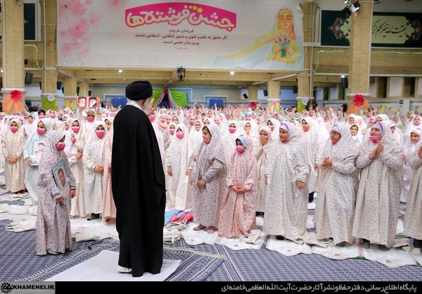 جشن تکلیف دختران در حضور رهبر معظم انقلاب + تصاویر