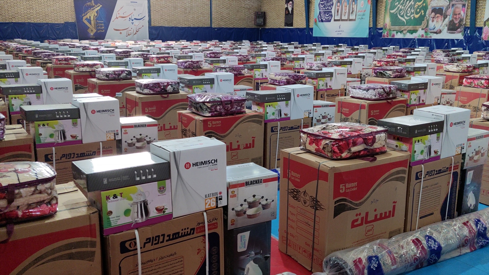 اهدای ۳۲۰ سری جهیزیه به نوعروسان حاشیه شهر مشهد اهدای ۳۲۰ سری جهیزیه به نوعروسان حاشیه شهر مشهد