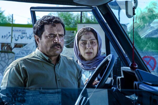 نقد و بررسی فیلم «در آغوش درخت» | کتاب مصور