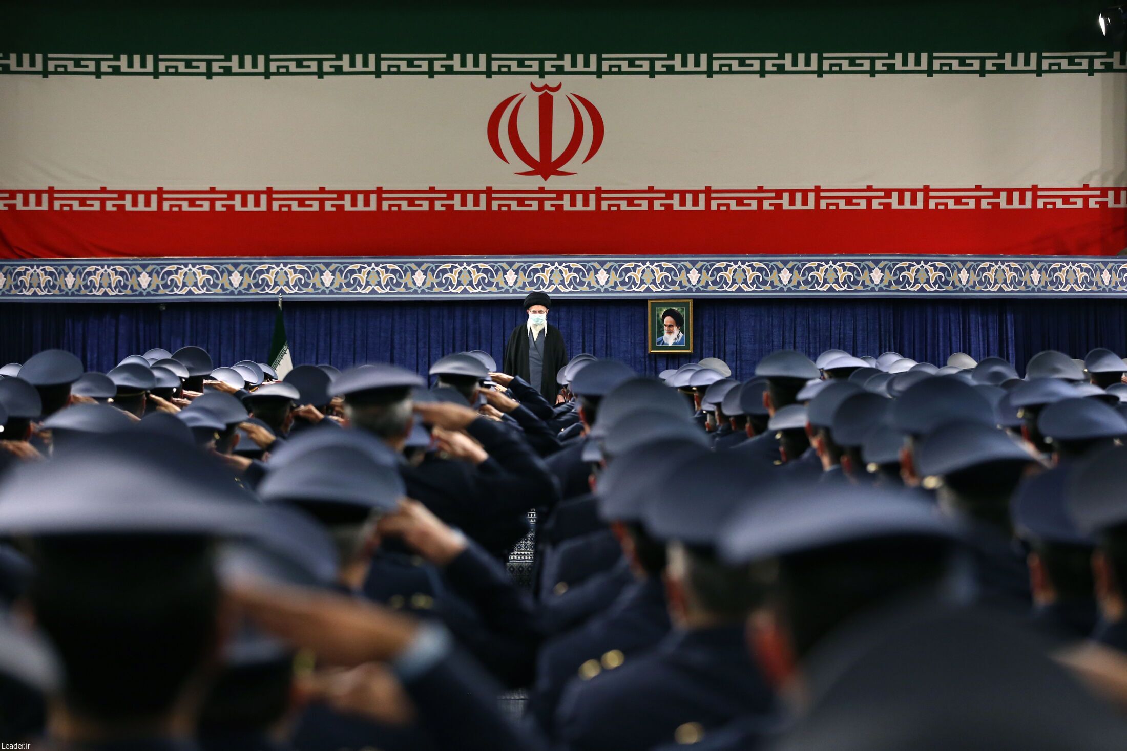 رهبر انقلاب: حادثه ۱۹ بهمن ۵۷ پیشدرآمد موثری برای پیروزی انقلاب اسلامی بود+ فیلم و عکس رهبر انقلاب: حادثه ۱۹ بهمن ۵۷ پیشدرآمد موثری برای پیروزی انقلاب اسلامی بود+ فیلم و عکس