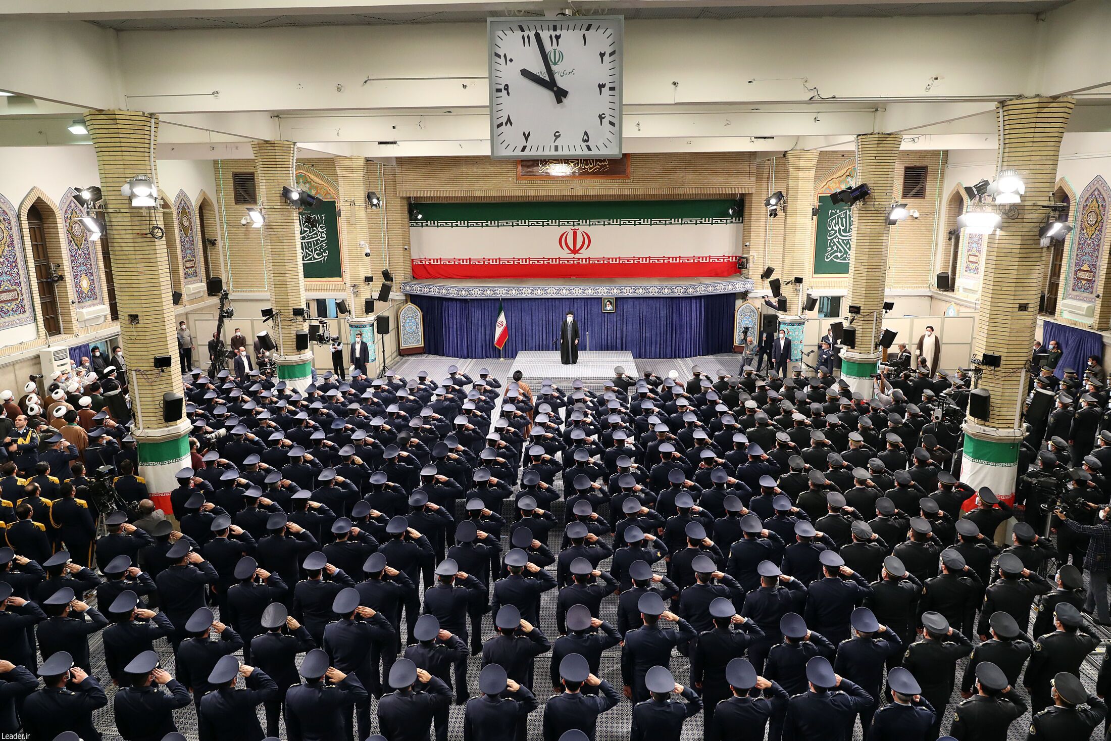 رهبر انقلاب: ۲۲ بهمن امسال مظهر اتحاد ملی باشد| امروز ارتش بهمراتب، انقلابیتر و آمادهتر است+ فیلم و عکس رهبر انقلاب: ۲۲ بهمن امسال مظهر اتحاد ملی باشد| امروز ارتش بهمراتب، انقلابیتر و آمادهتر است+ فیلم و عکس