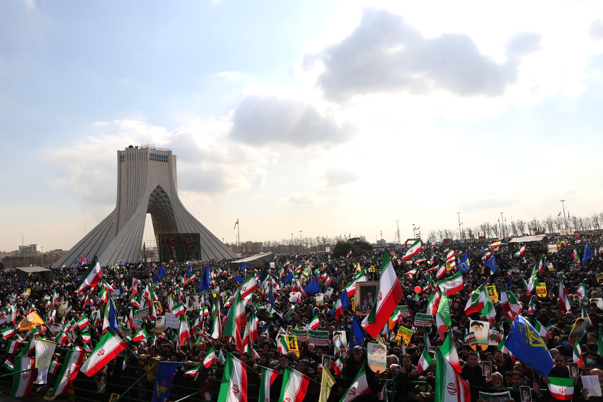 رئیسجمهور: آغوش ملت برای فریبخوردگان باز است| تداوم نگاه پدرانه رهبری در دولت| از مشکلات قطعا عبور خواهیم کرد+ فیلم رئیسجمهور: آغوش ملت برای فریبخوردگان باز است| تداوم نگاه پدرانه رهبری در دولت| از مشکلات قطعا عبور خواهیم کرد+ فیلم