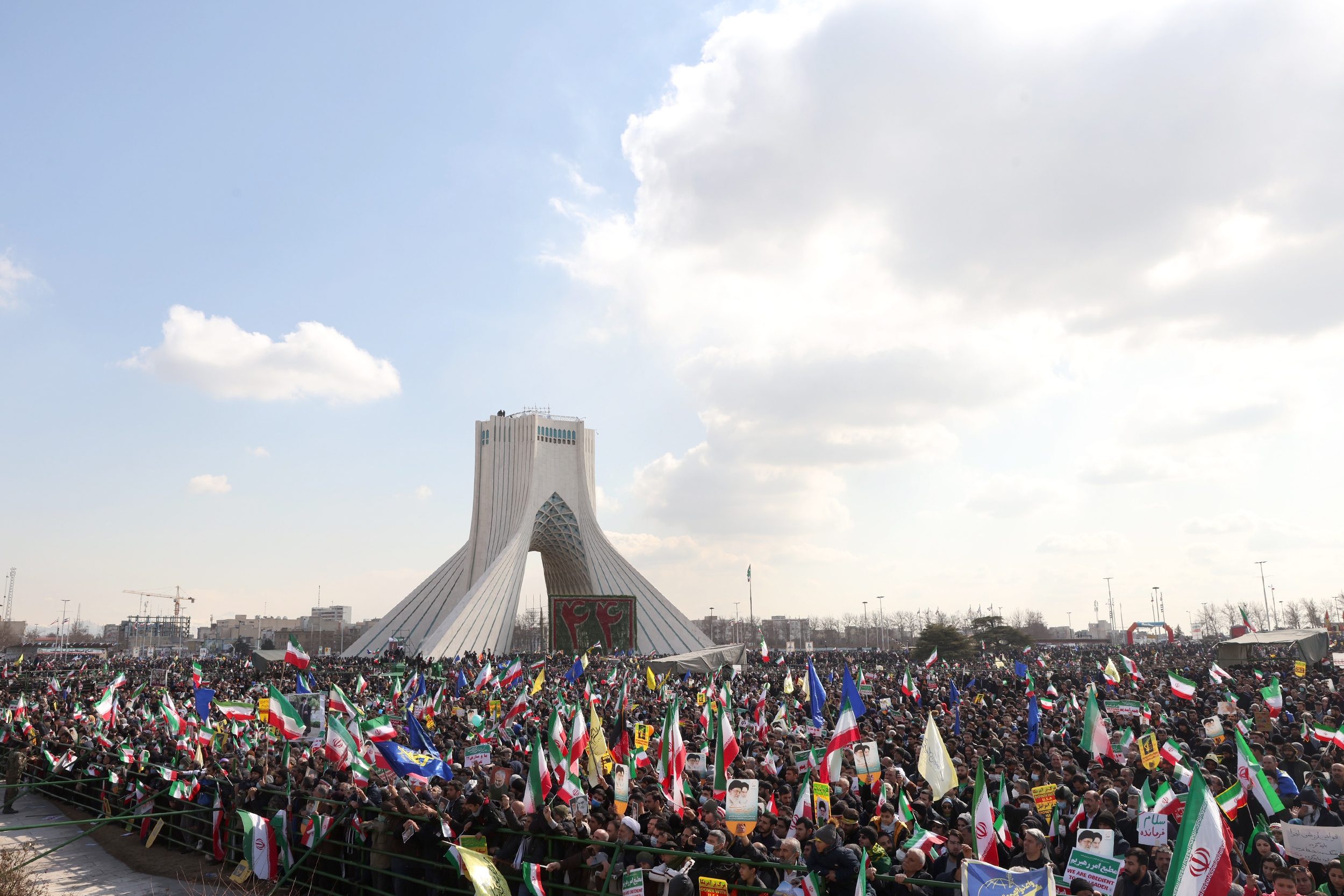 رئیسجمهور: آغوش ملت برای فریبخوردگان باز است| تداوم نگاه پدرانه رهبری در دولت| از مشکلات قطعا عبور خواهیم کرد+ فیلم رئیسجمهور: آغوش ملت برای فریبخوردگان باز است| تداوم نگاه پدرانه رهبری در دولت| از مشکلات قطعا عبور خواهیم کرد+ فیلم