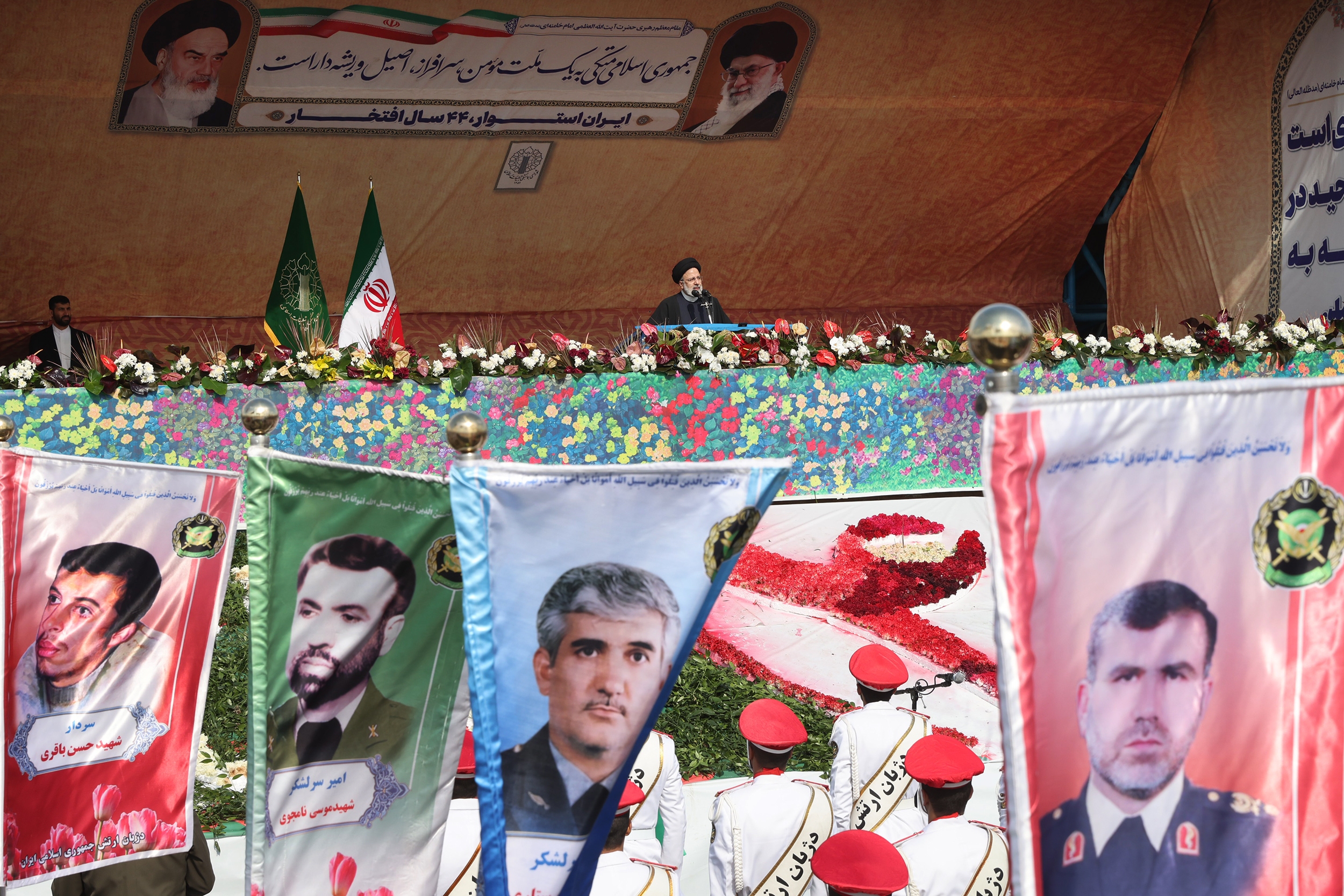رئیسجمهور: آغوش ملت برای فریبخوردگان باز است| تداوم نگاه پدرانه رهبری در دولت| از مشکلات قطعا عبور خواهیم کرد+ فیلم رئیسجمهور: آغوش ملت برای فریبخوردگان باز است| تداوم نگاه پدرانه رهبری در دولت| از مشکلات قطعا عبور خواهیم کرد+ فیلم