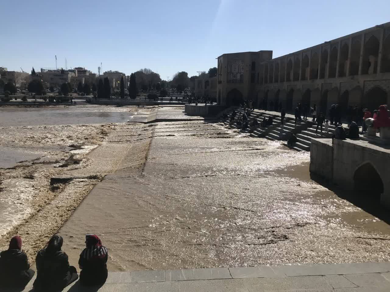 آب به زاینده‌ رود رسید + تصاویر و فیلم