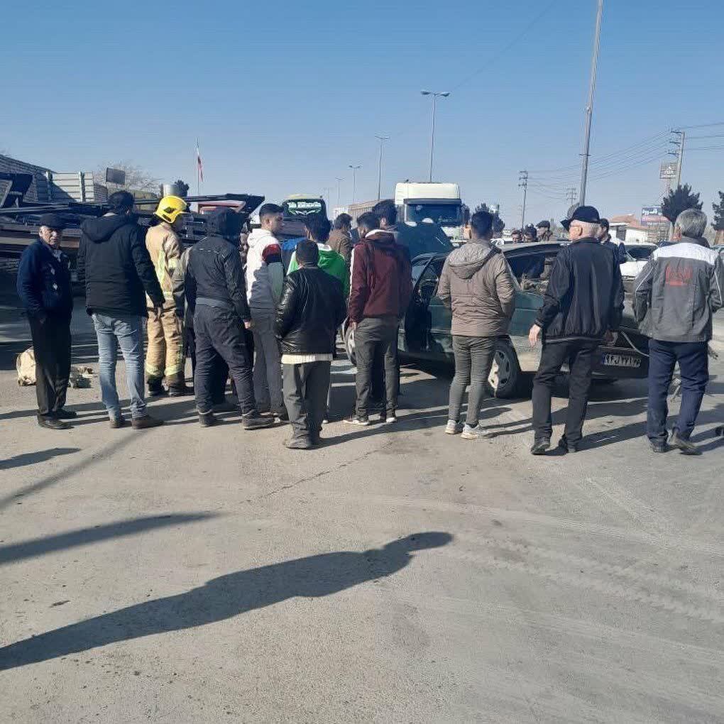 تصادف مرگبار سرویس مدرسه در بزرگراه پیامبر اعظم(ص) مشهد | فوت یک کودک در این حادثه دلخراش + عکس تصادف مرگبار سرویس مدرسه در بزرگراه پیامبر اعظم(ص) مشهد | فوت یک کودک در این حادثه دلخراش + عکس