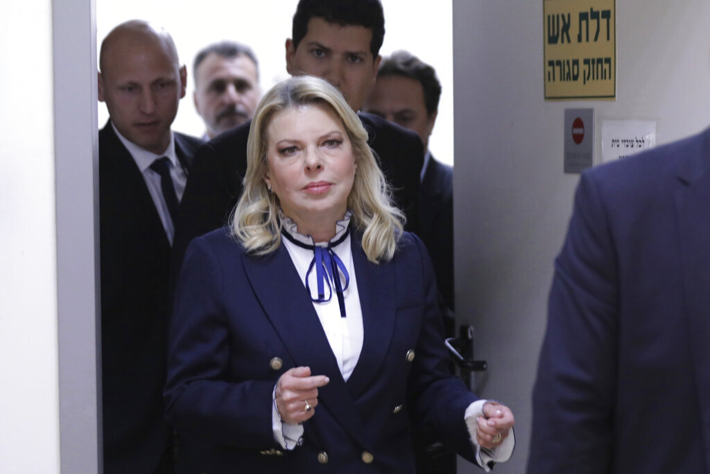 نتانیاهو و همسرش در دادگاه حضور پیدا کردند+ عکس نتانیاهو و همسرش در دادگاه حضور پیدا کردند+ عکس