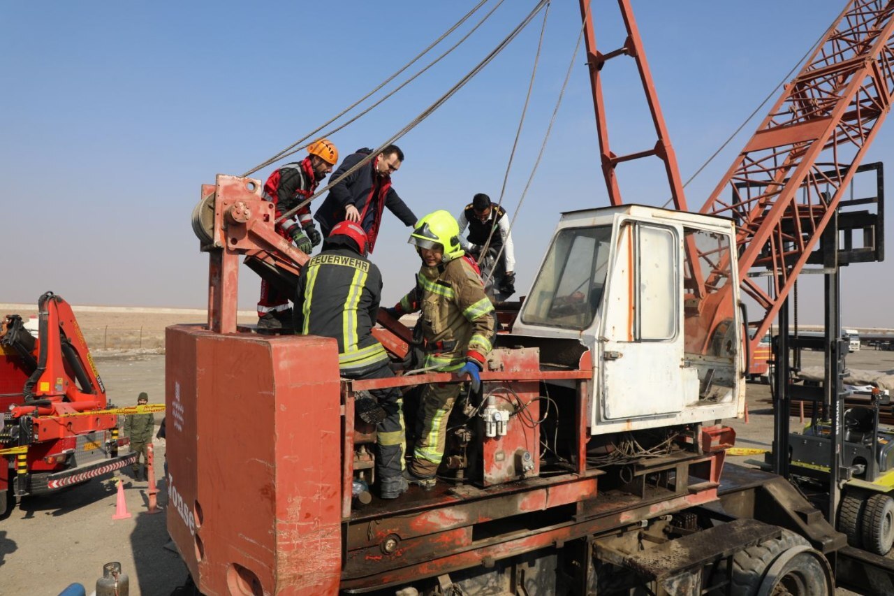 تعمیر جرثقیل در فریمان، حادثه ساز شد + تصاویر